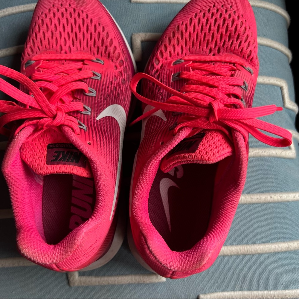 Nike Women's Sneakers in Pink and White - Picture 5 of 7